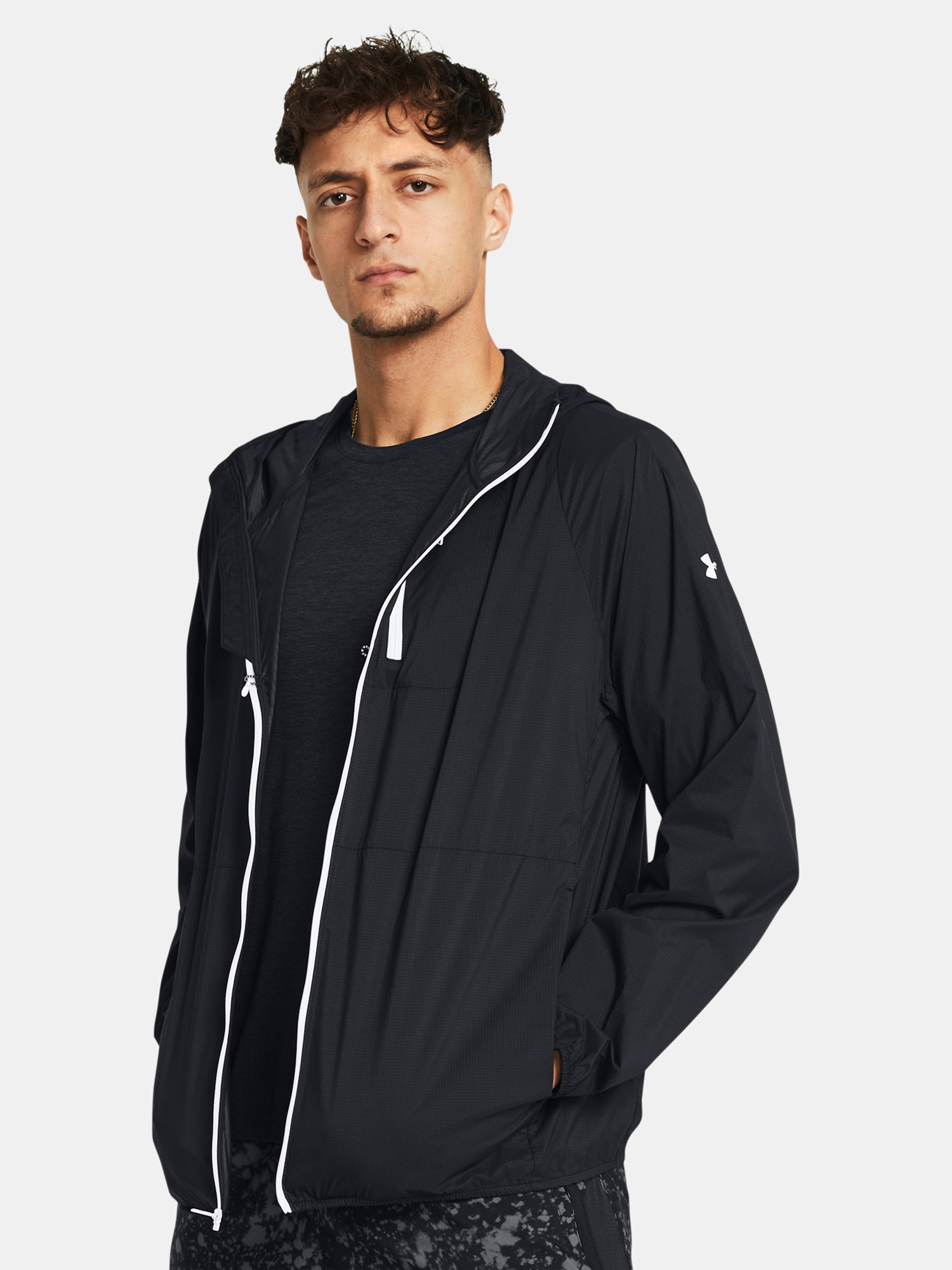 Under Armour Férfi Futódzseki LAUNCH LIGHTWEIGHT JKT