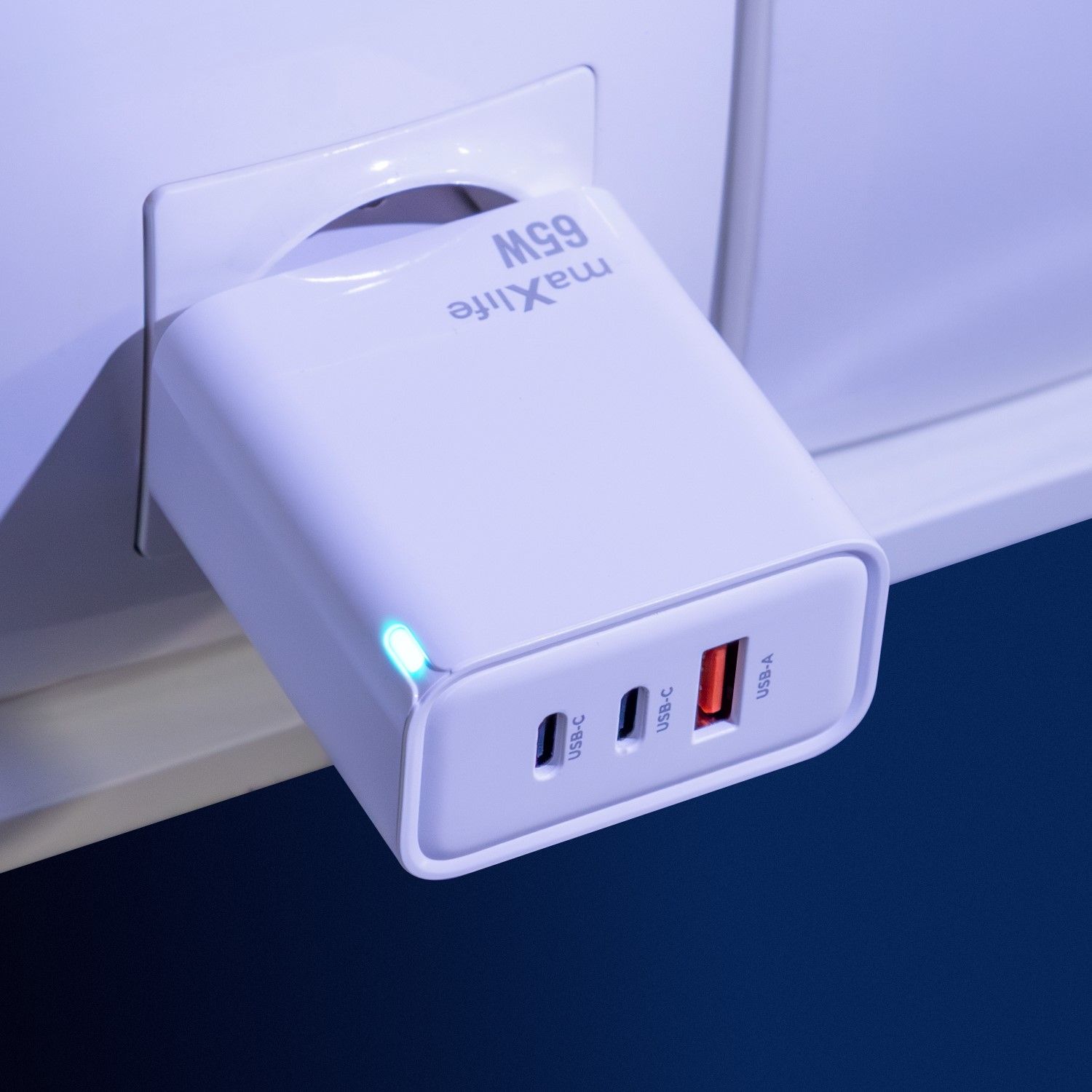 Maxlife MXTC-09-65ACC GaN hálózati gyorstöltő – 65W, 2× USB-C PD + 1× USB-A QC, fehér – 7. kép