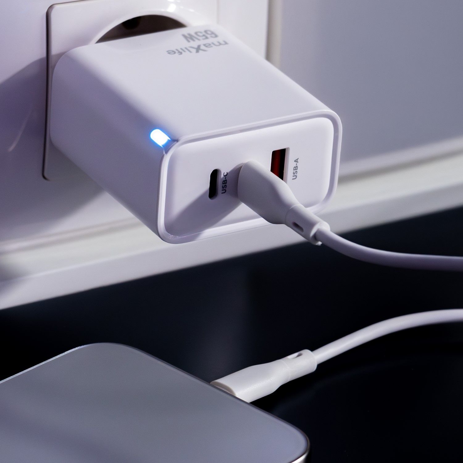 Maxlife MXTC-09-65ACC GaN hálózati gyorstöltő – 65W, 2× USB-C PD + 1× USB-A QC, fehér – 9. kép